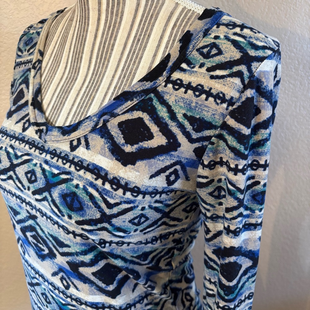 Rue21 Top Medium Geometric Blue Tan Cream Tribal Long Sleeve VNeck Soft Stretch - Picture 8 of 13